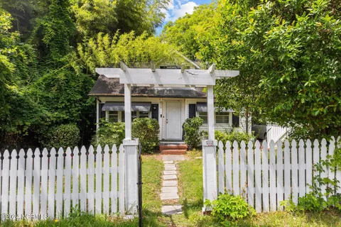 450 W New Hampshire Avenue, Southern Pines, NC 28387 - #: 100446611