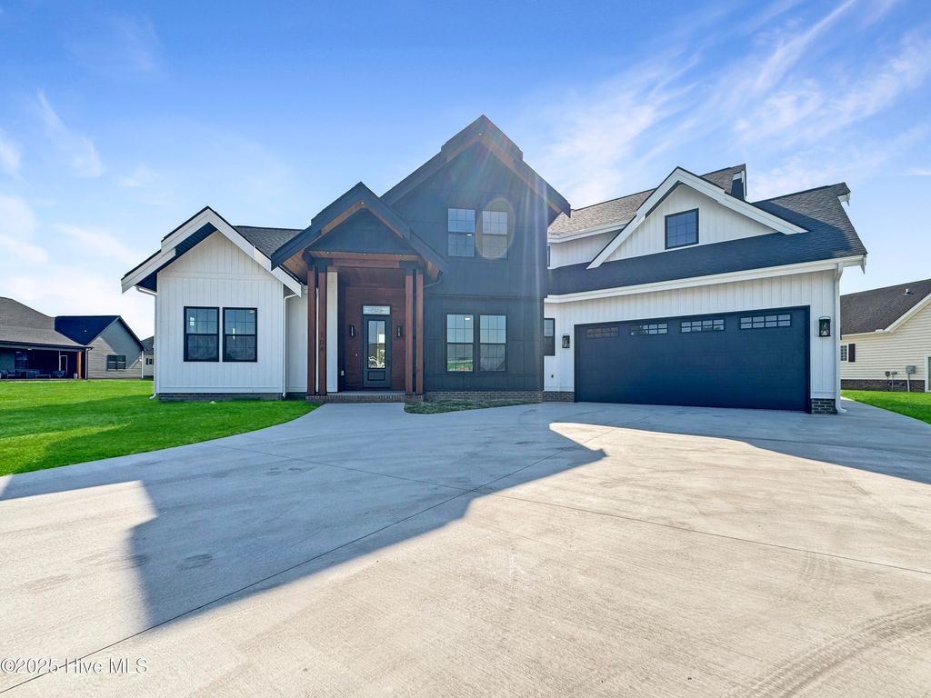 Photo of 1111 Staysail Drive, Elizabeth City, NC 27909 (MLS # 100539862)