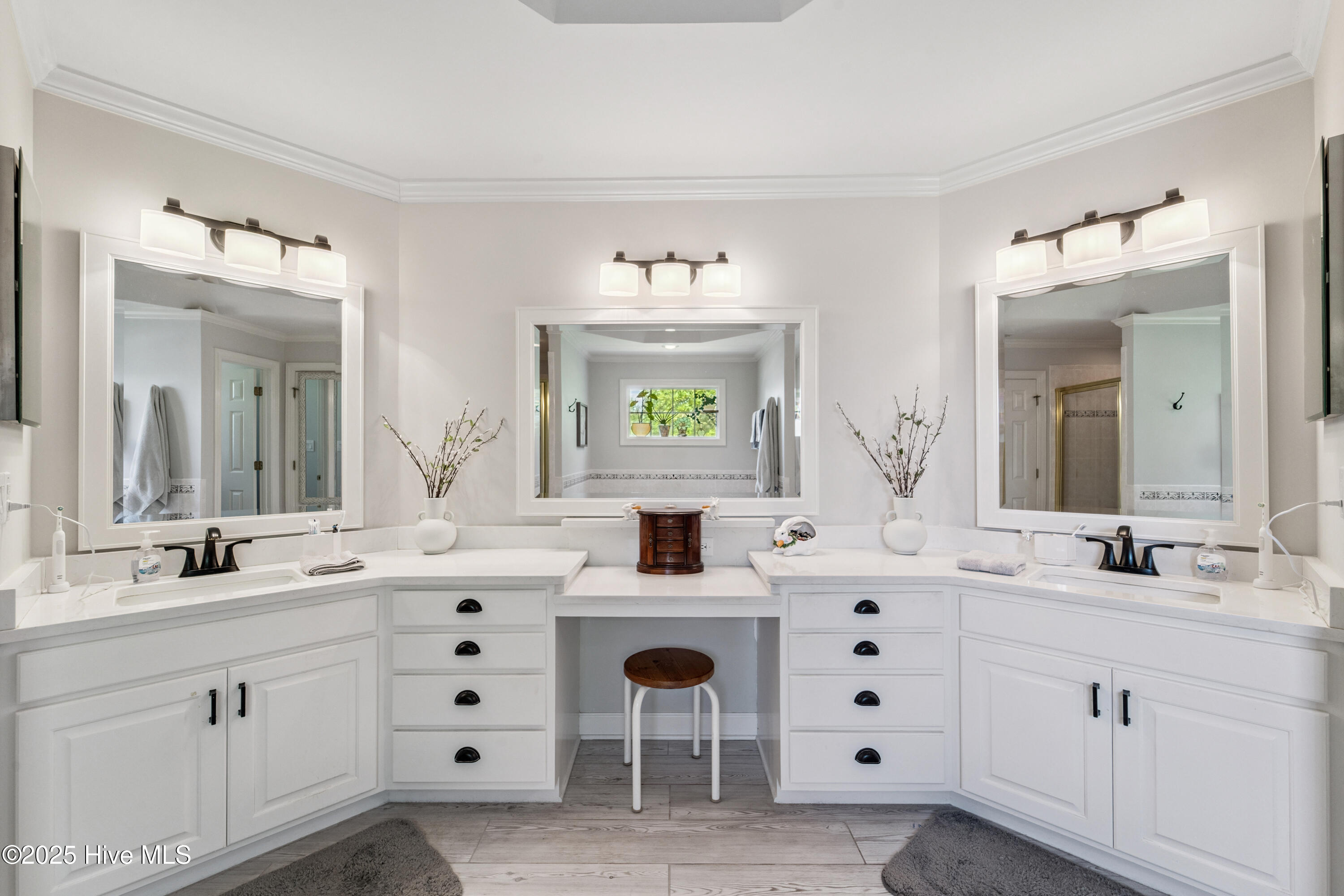 5804 Gondolier Drive