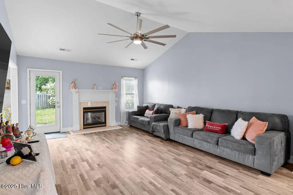 Wilmington, North Carolina 28405, United States, 3 Bedrooms Bedrooms, ,2 BathroomsBathrooms,Residential,Pending,143504