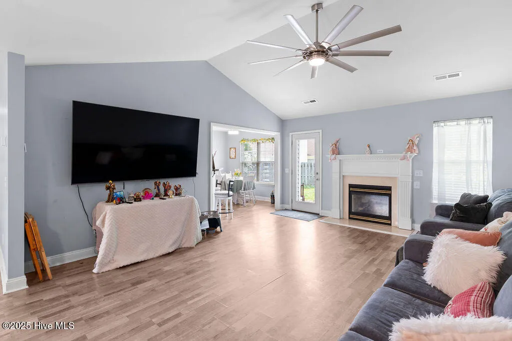 Wilmington, North Carolina 28405, United States, 3 Bedrooms Bedrooms, ,2 BathroomsBathrooms,Residential,Pending,143504