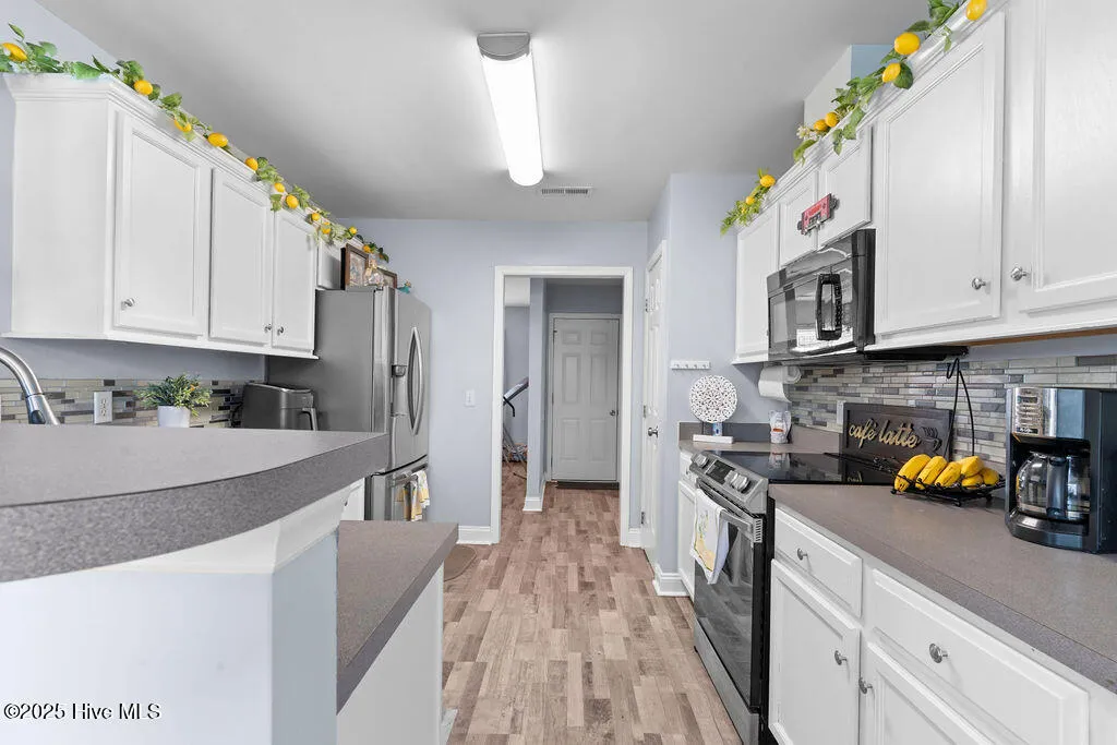 Wilmington, North Carolina 28405, United States, 3 Bedrooms Bedrooms, ,2 BathroomsBathrooms,Residential,Pending,143504