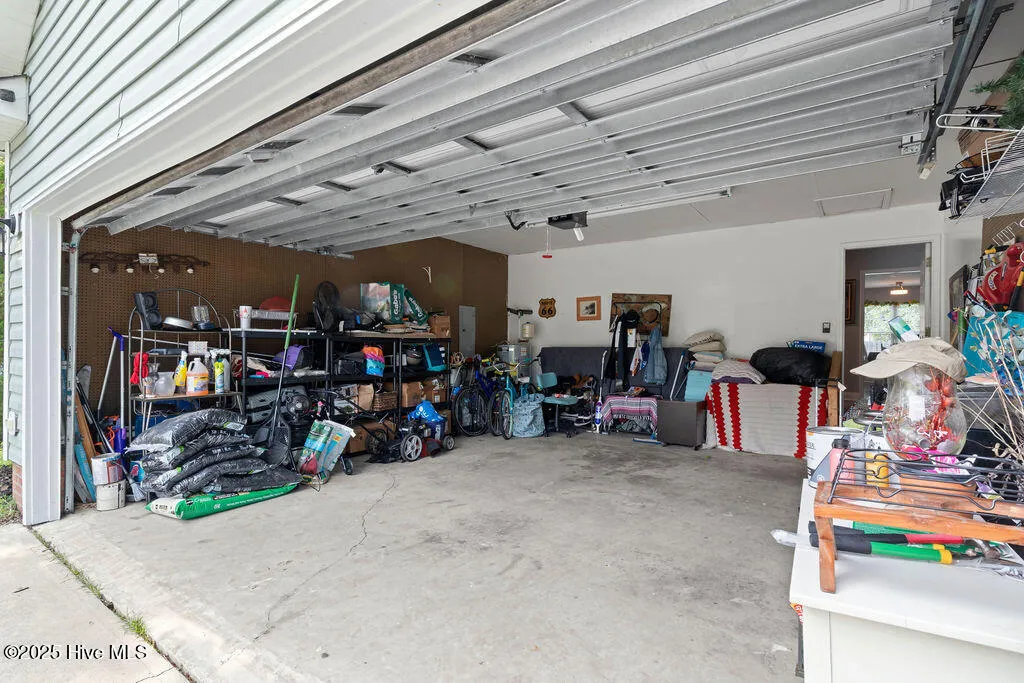 Wilmington, North Carolina 28405, United States, 3 Bedrooms Bedrooms, ,2 BathroomsBathrooms,Residential,Pending,143504