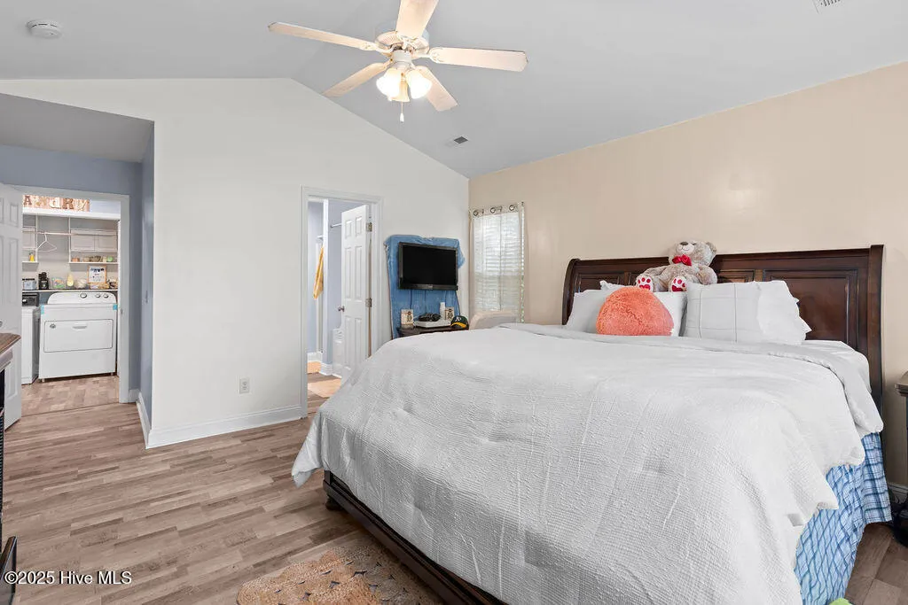 Wilmington, North Carolina 28405, United States, 3 Bedrooms Bedrooms, ,2 BathroomsBathrooms,Residential,Pending,143504