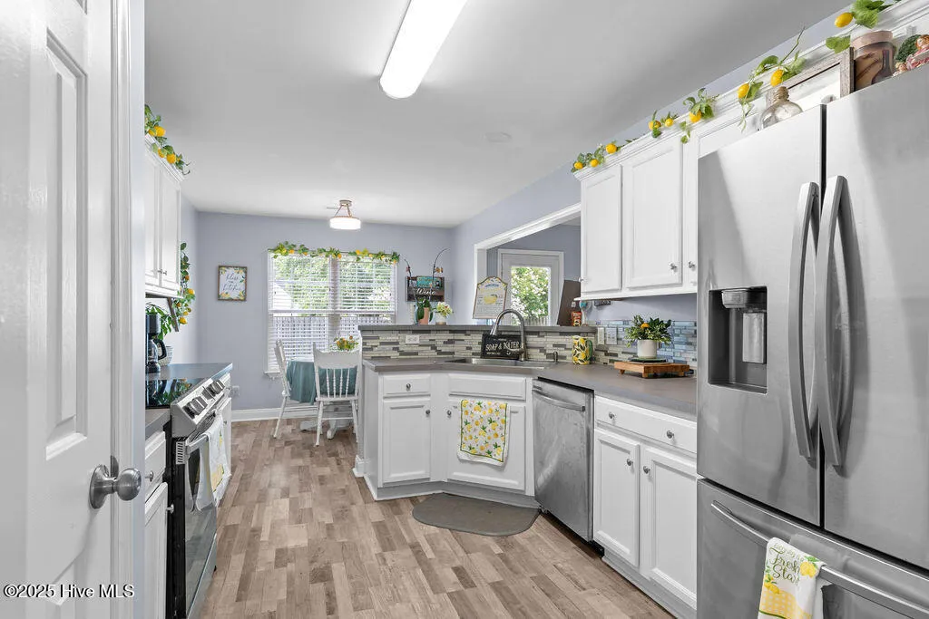 Wilmington, North Carolina 28405, United States, 3 Bedrooms Bedrooms, ,2 BathroomsBathrooms,Residential,Pending,143504