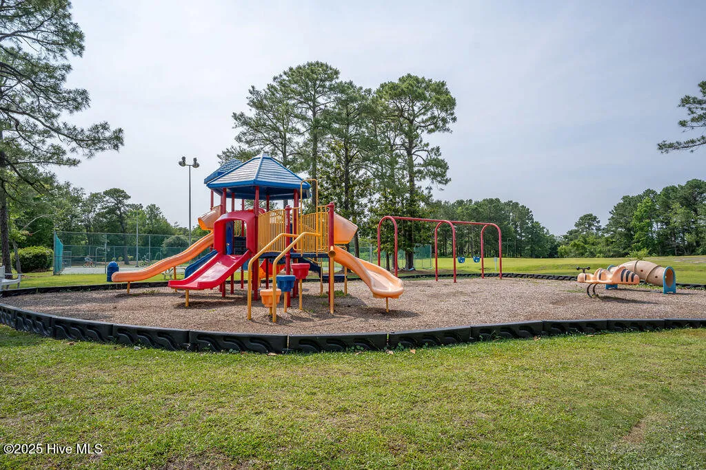 Wilmington, North Carolina 28405, United States, 3 Bedrooms Bedrooms, ,2 BathroomsBathrooms,Residential,Pending,143504