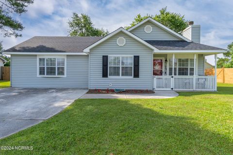 Single Family Residence in Hubert NC 172 Glenwood Drive.jpg