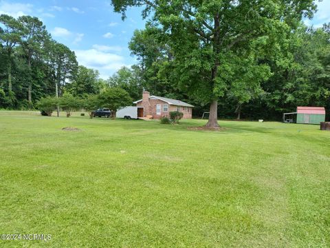 A home in Burgaw