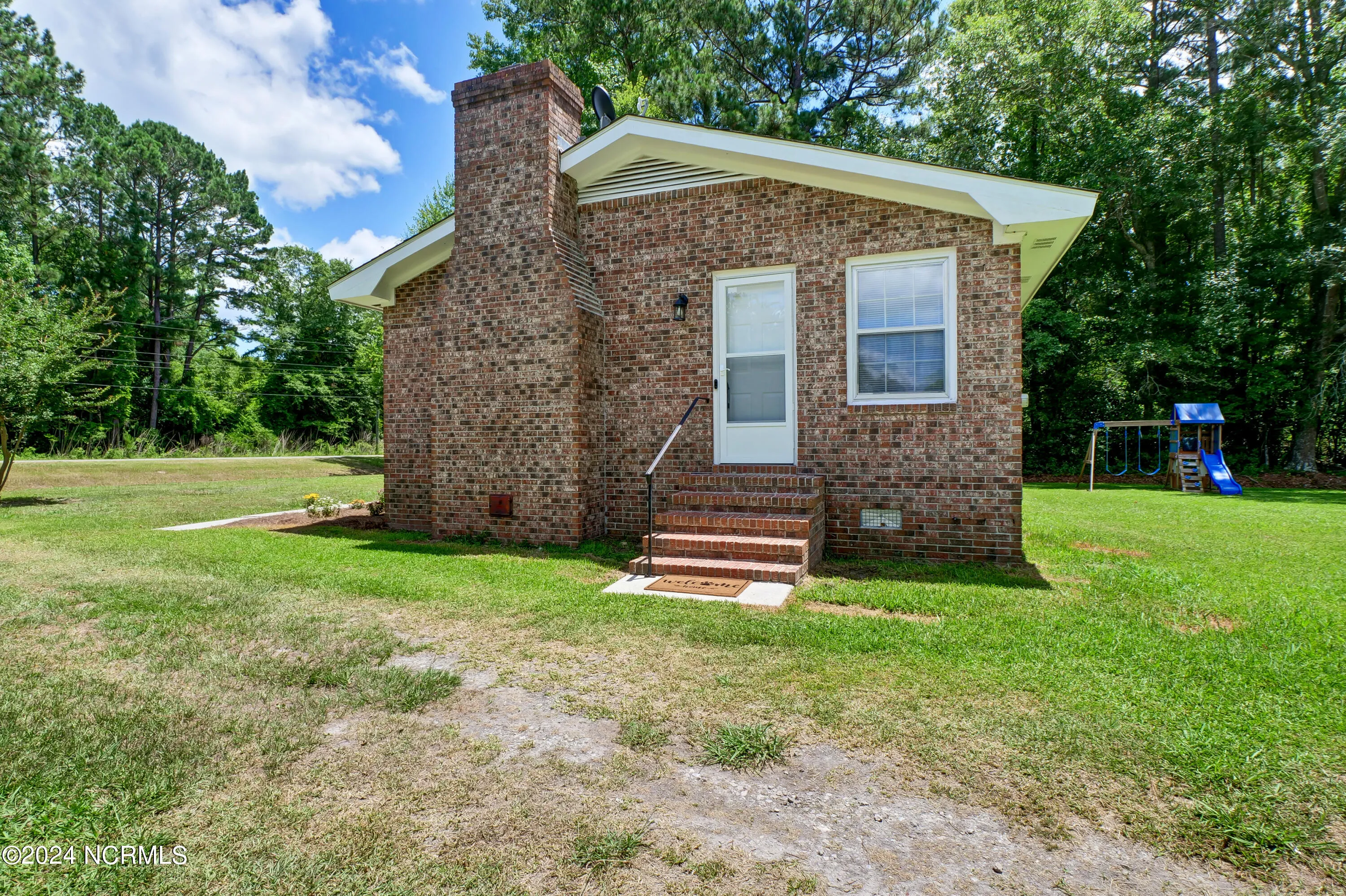 Burgaw, North Carolina 28425, United States, 3 Bedrooms Bedrooms, ,2 BathroomsBathrooms,Residential,Pending,54813