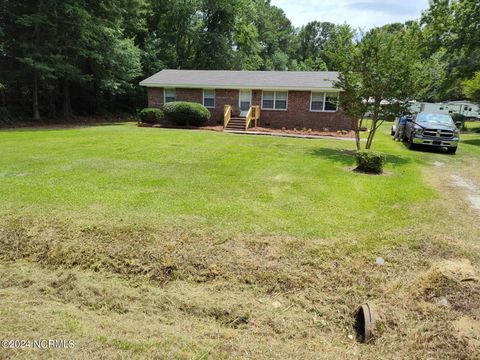 A home in Burgaw