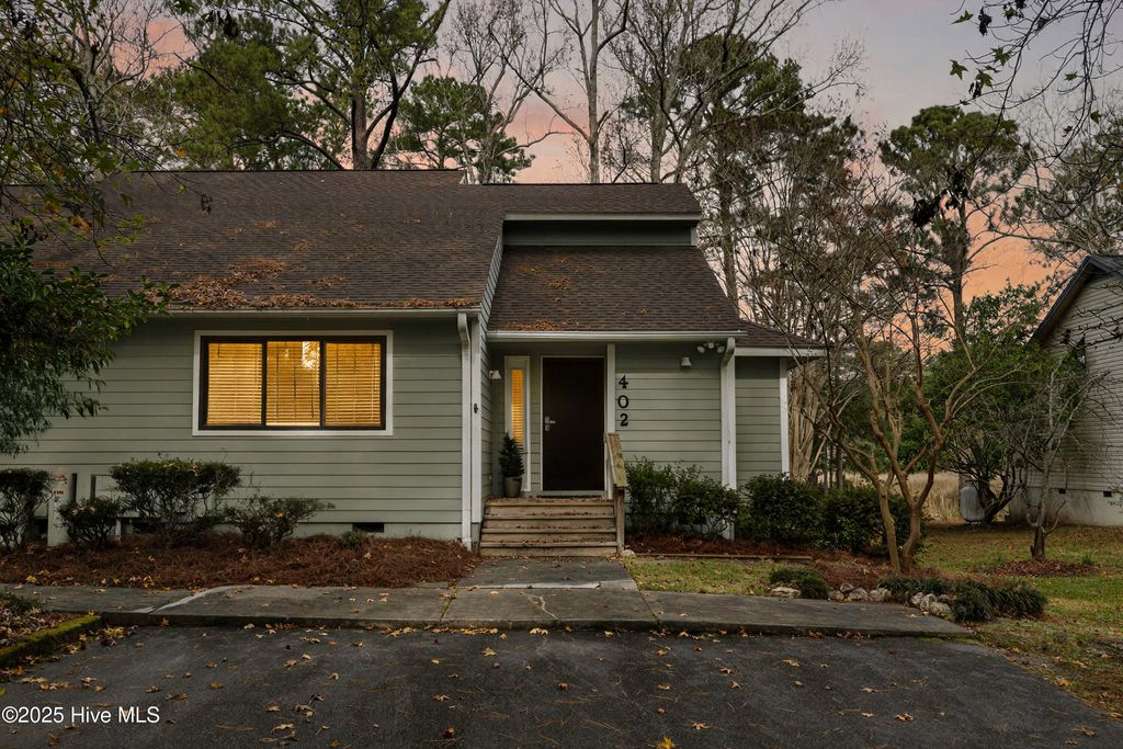 Photo of 402 Crooked Creek Lane #402, Wilmington, NC 28409 (MLS # 100543749)