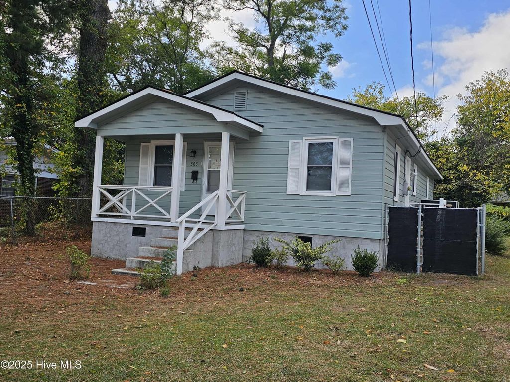 Photo of 303 W W 7th Street, Washington, NC 27889 (MLS # 100535223)