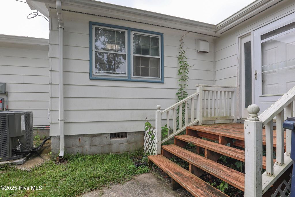 Photo of 419 Seminole Trail, Jacksonville, NC 28540 (MLS # 100526161)