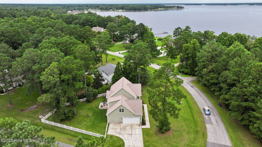 Photo of 637 White Oak Crossing, Swansboro, NC 28584 (MLS # 100513900)