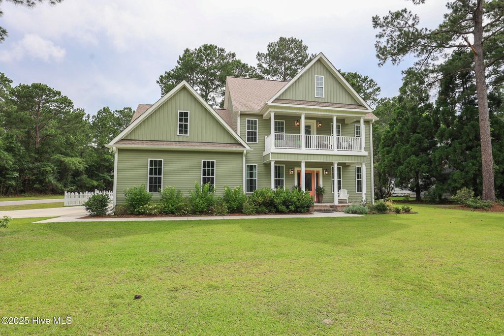 Photo of 637 White Oak Crossing, Swansboro, NC 28584 (MLS # 100513900)
