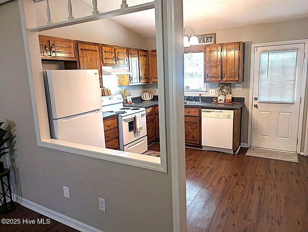 Photo of 206 Hickory Grove Drive, Jacksonville, NC 28546 (MLS # 100532772)