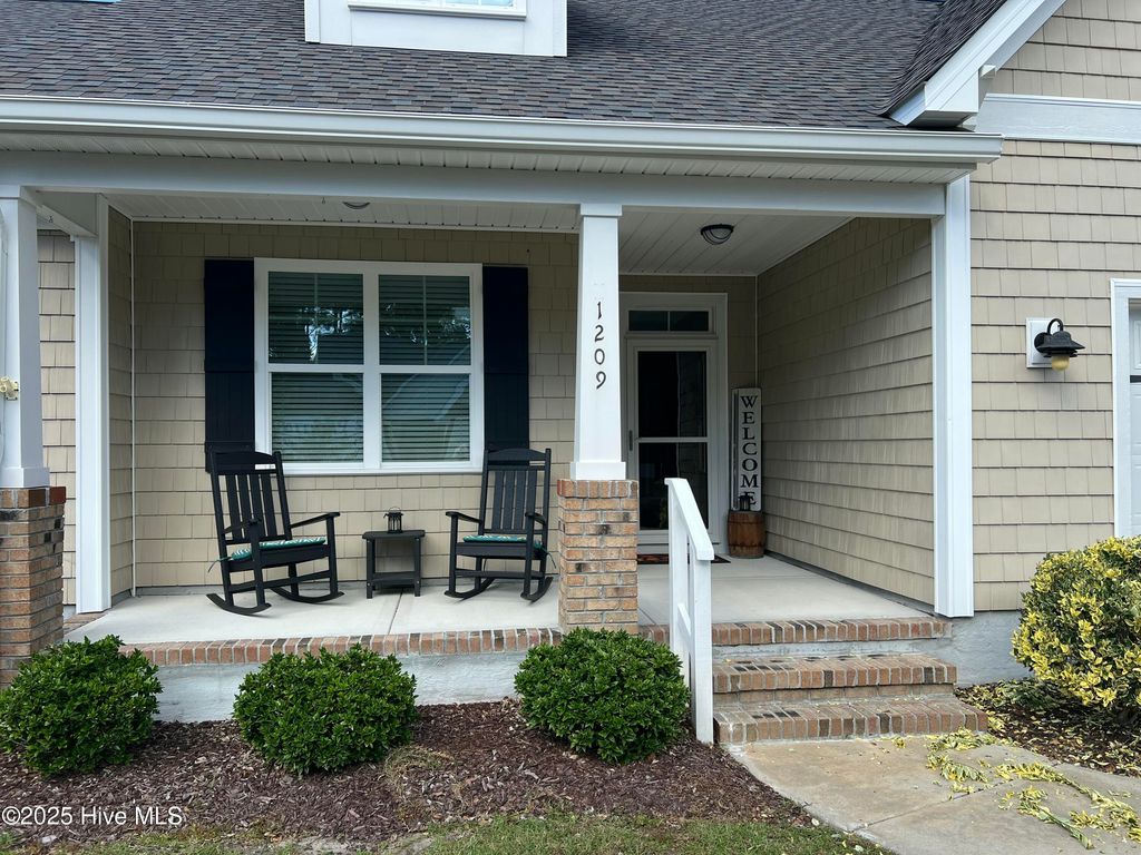 Photo of 1209 Woods Court, Morehead City, NC 28557 (MLS # 100534342)