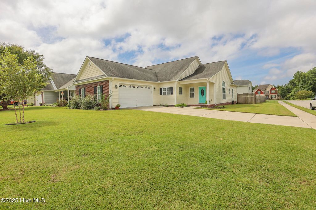 Photo of 301 Winterlochen Drive, Jacksonville, NC 28540 (MLS # 100528020)