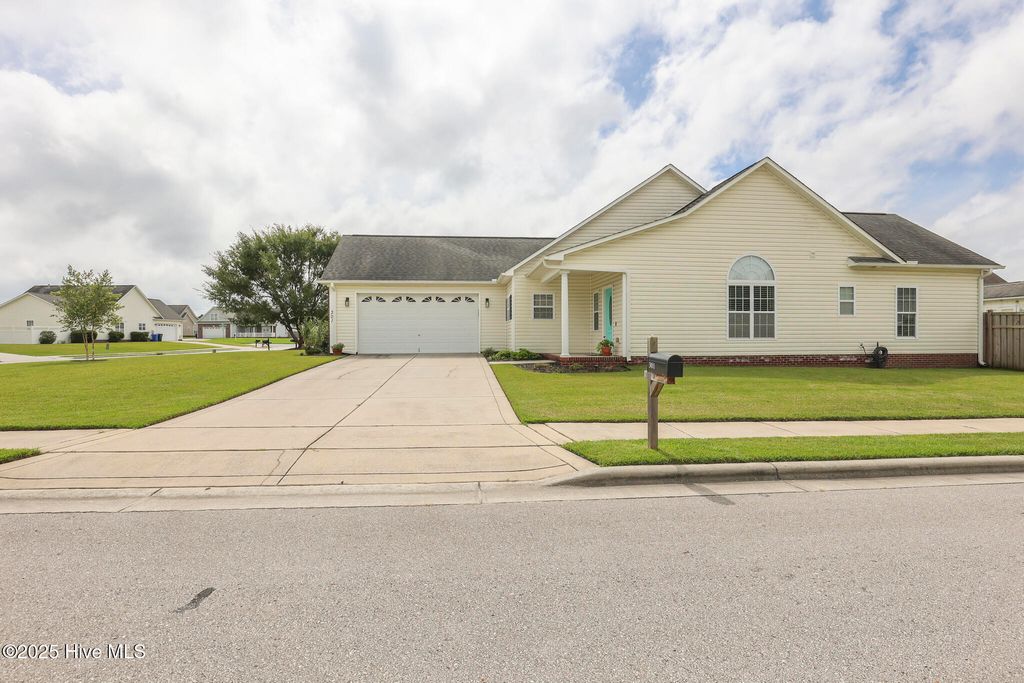 Photo of 301 Winterlochen Drive, Jacksonville, NC 28540 (MLS # 100528020)