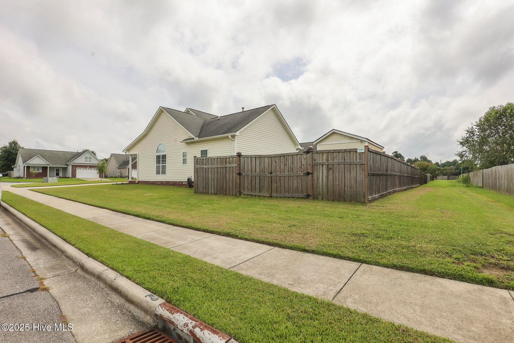 Photo of 301 Winterlochen Drive, Jacksonville, NC 28540 (MLS # 100528020)