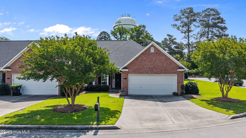 Photo of 812 Vineyard Drive, New Bern, NC 28562 (MLS # 100513557)
