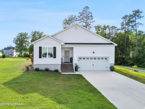 Single Family Residence in Hubert NC 413 Garland Shores Drive.jpg