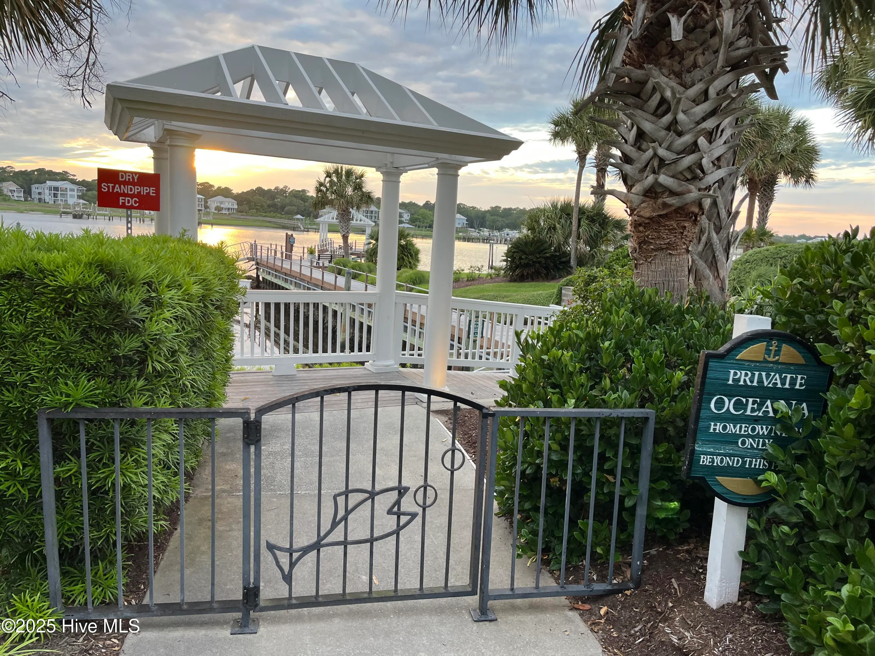 Carolina Beach, North Carolina 28428, United States, 2 Bedrooms Bedrooms, ,2 BathroomsBathrooms,Residential,Active,132403