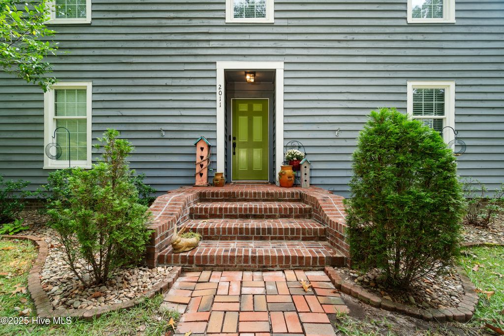 Photo of 2011 Williamson Drive, New Bern, NC 28562 (MLS # 100532235)