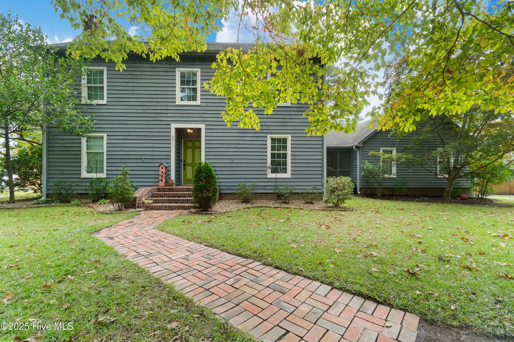 Photo of 2011 Williamson Drive, New Bern, NC 28562 (MLS # 100532235)