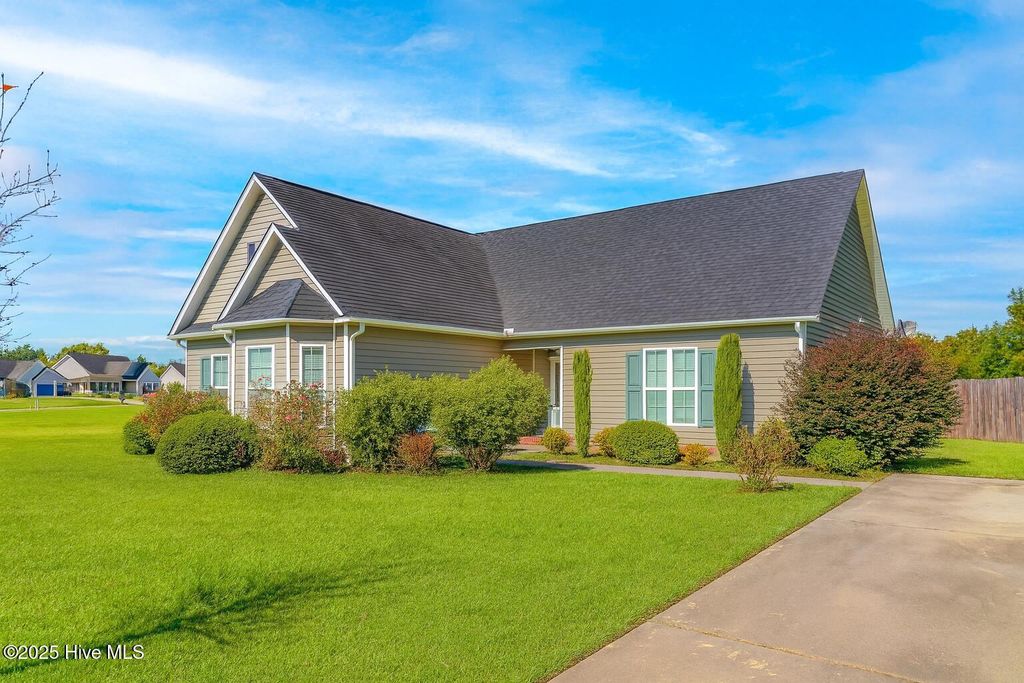 Photo of 510 Planters Ridge Drive, Pikeville, NC 27863 (MLS # 100534437)