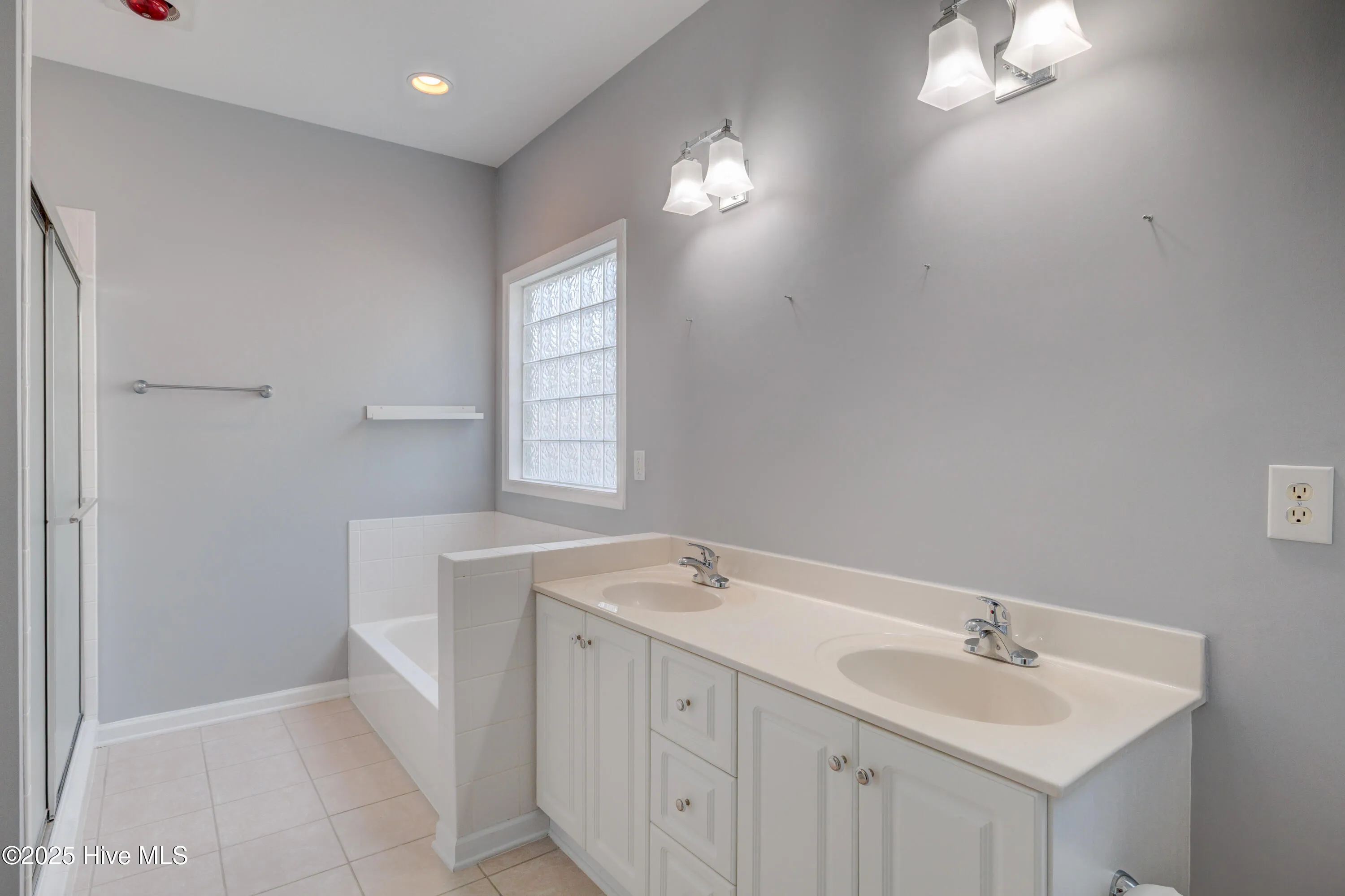 Wilmington, North Carolina 28412, United States, 3 Bedrooms Bedrooms, ,3 BathroomsBathrooms,Residential,Active,198027