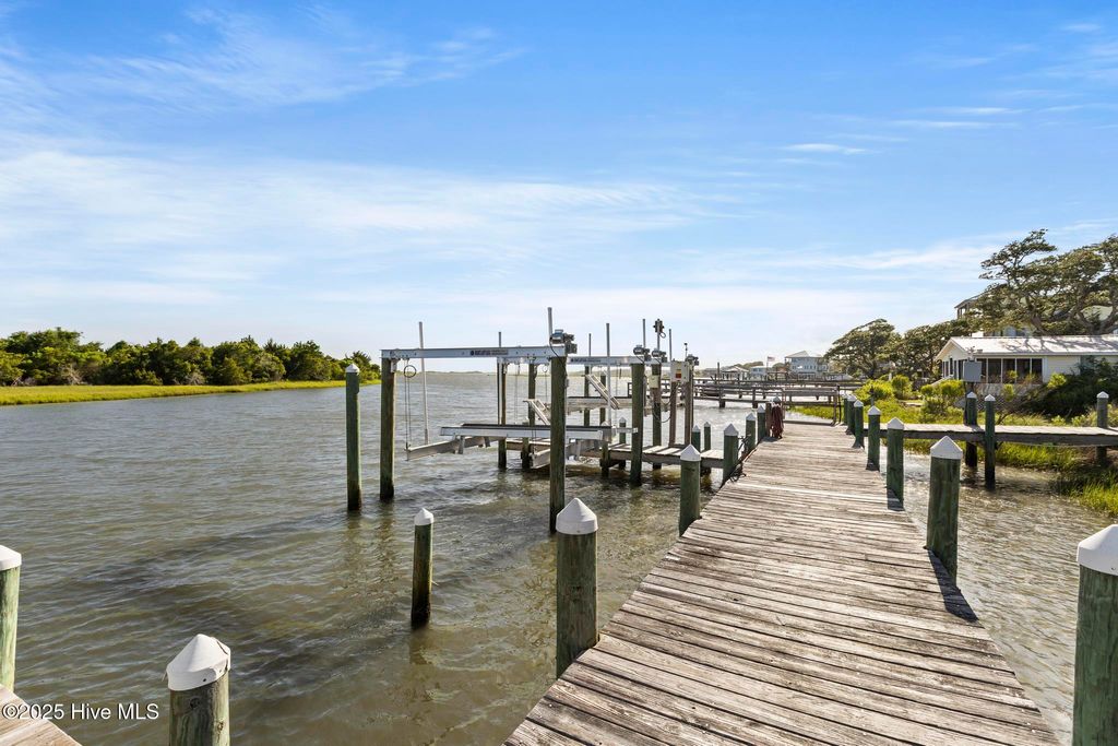 Photo of 106 Diamond Point Ct, Surf City, NC 28445 (MLS # 100517946)