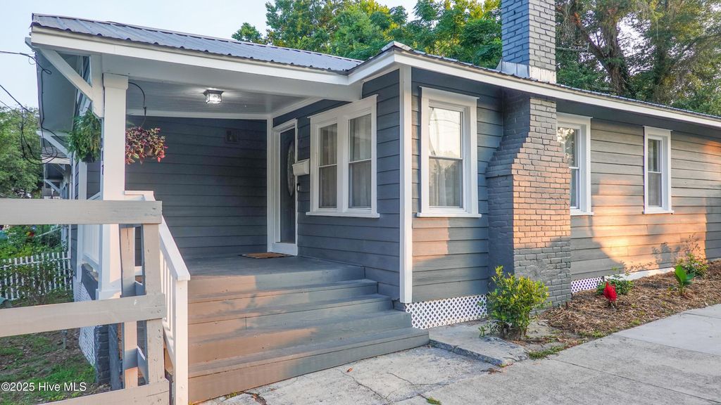 Photo of 217 N 11th Street, Wilmington, NC 28401 (MLS # 100532346)