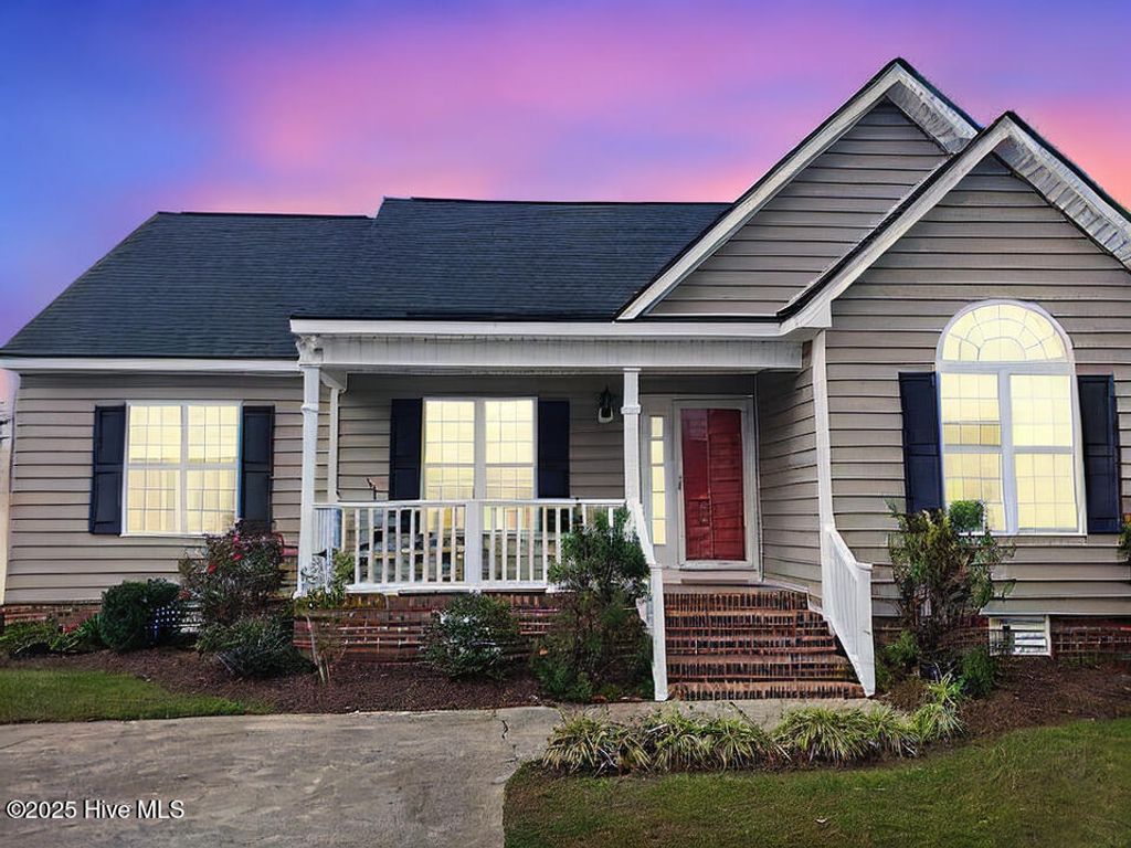 Photo of 1124 Sebring Drive, Winterville, NC 28590 (MLS # 100507308)