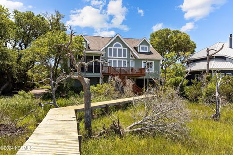 A home in Pine Knoll Shores