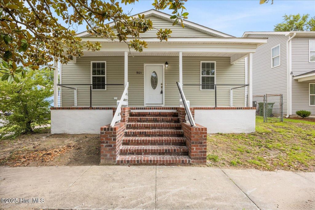 Photo of 901 Walnut Street, Wilmington, NC 28401 (MLS # 100519380)