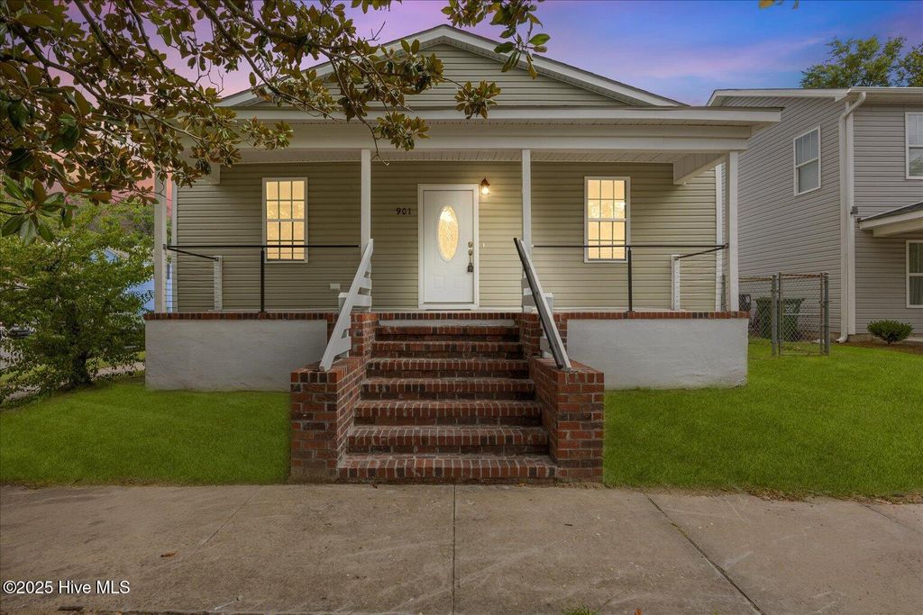 Photo of 901 Walnut Street, Wilmington, NC 28401 (MLS # 100519380)
