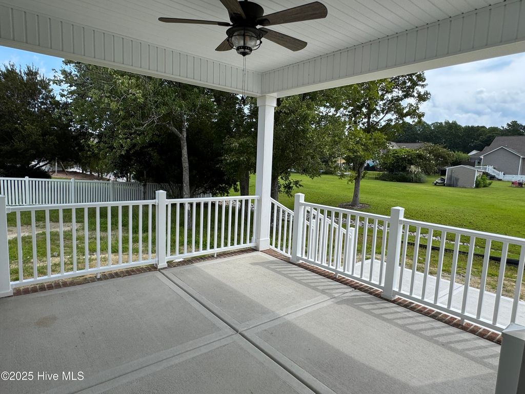 Photo of 305 Duck Haven, Swansboro, NC 28584 (MLS # 100513969)