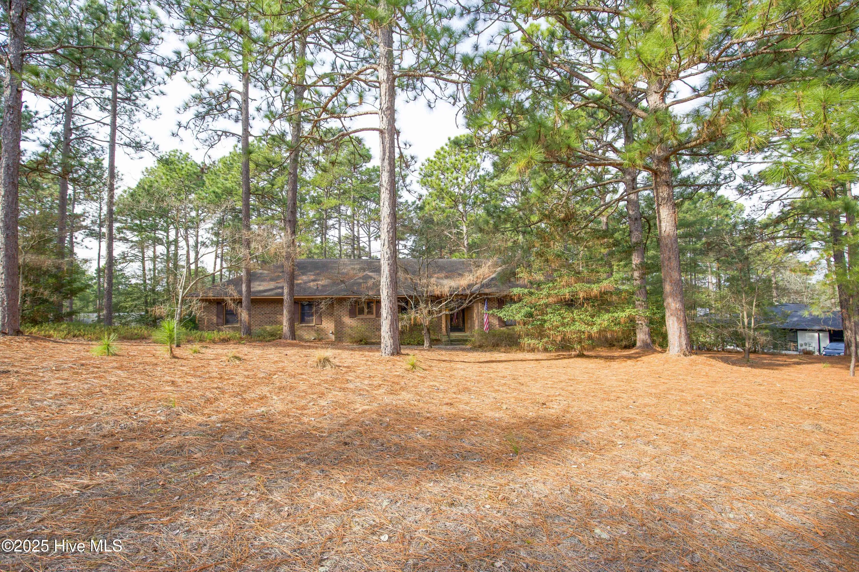 Southern Pines, North Carolina 28387, United States, 3 Bedrooms Bedrooms, ,3 BathroomsBathrooms,Residential,Pending,11552