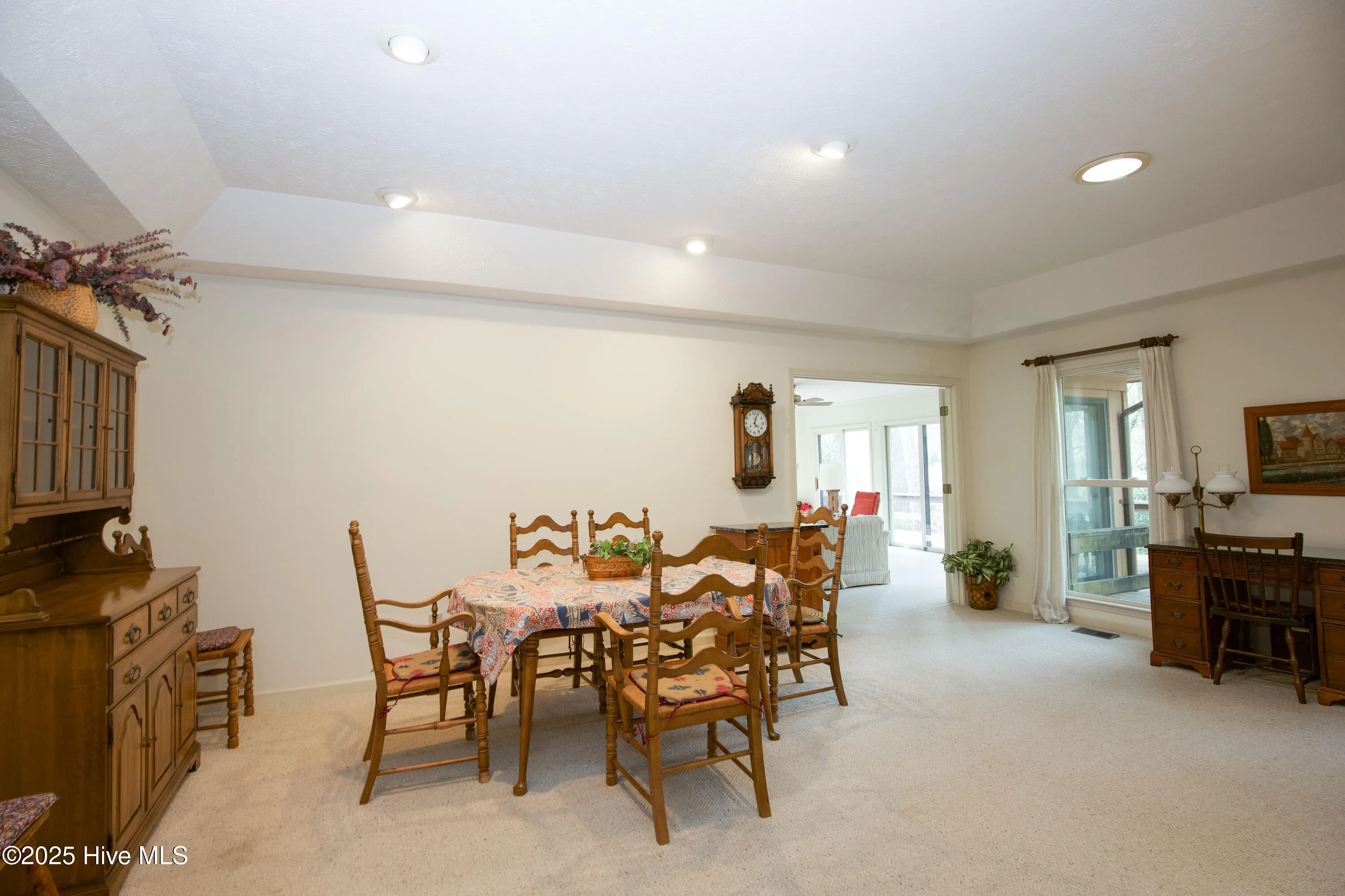 Southern Pines, North Carolina 28387, United States, 3 Bedrooms Bedrooms, ,3 BathroomsBathrooms,Residential,Pending,11552