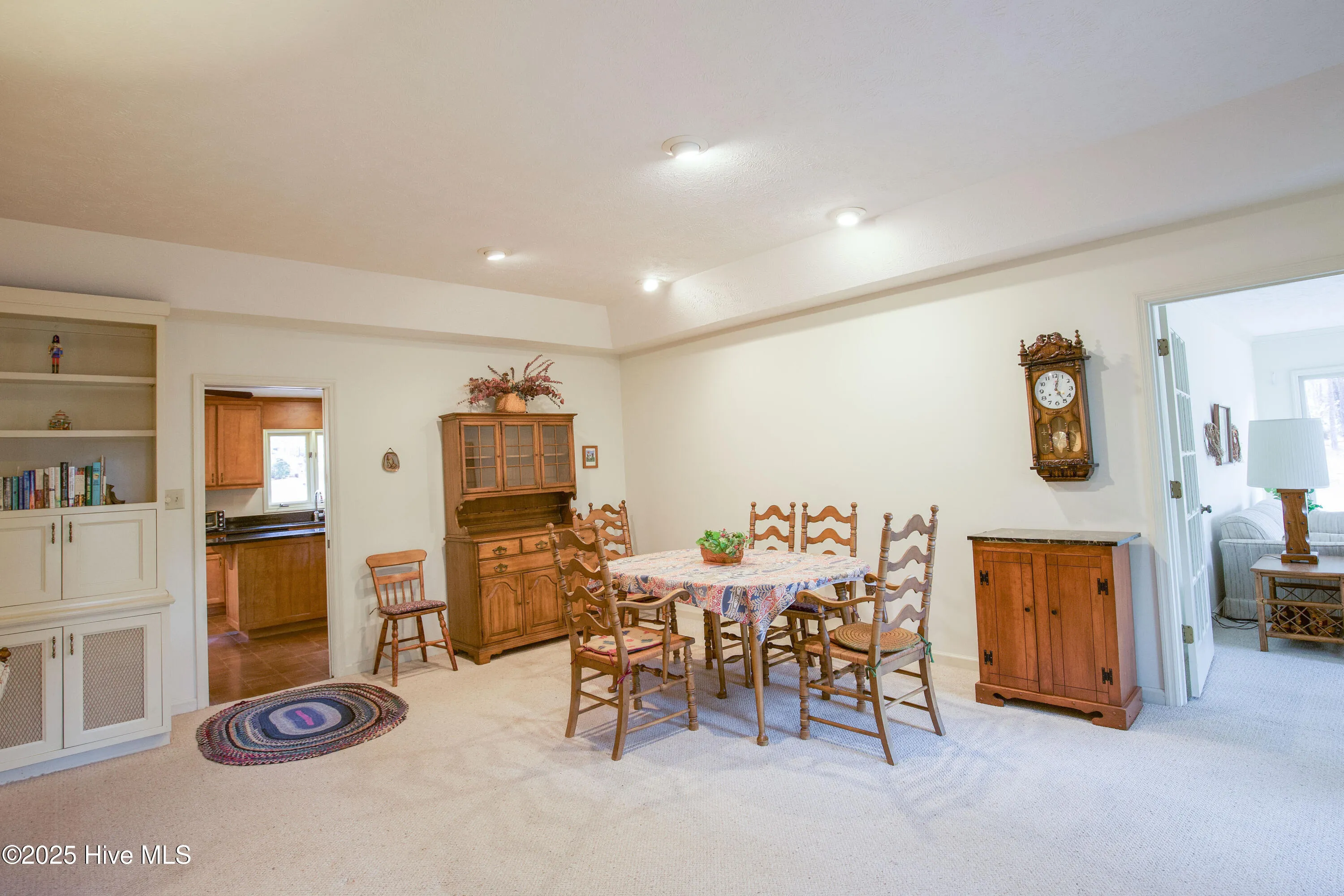 Southern Pines, North Carolina 28387, United States, 3 Bedrooms Bedrooms, ,3 BathroomsBathrooms,Residential,Pending,11552