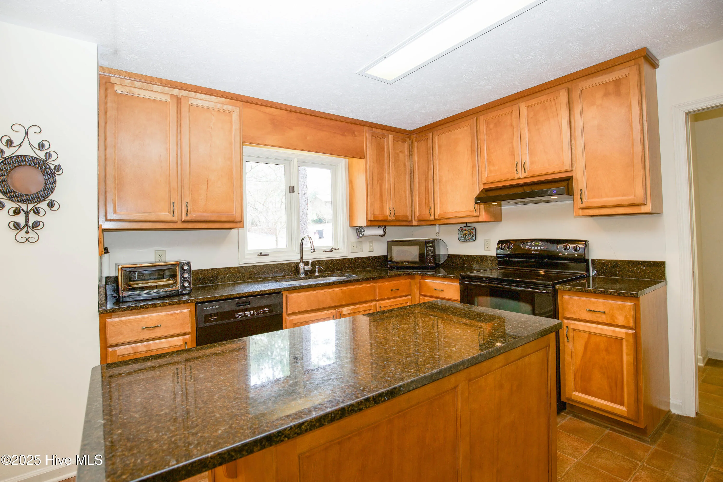 Southern Pines, North Carolina 28387, United States, 3 Bedrooms Bedrooms, ,3 BathroomsBathrooms,Residential,Pending,11552