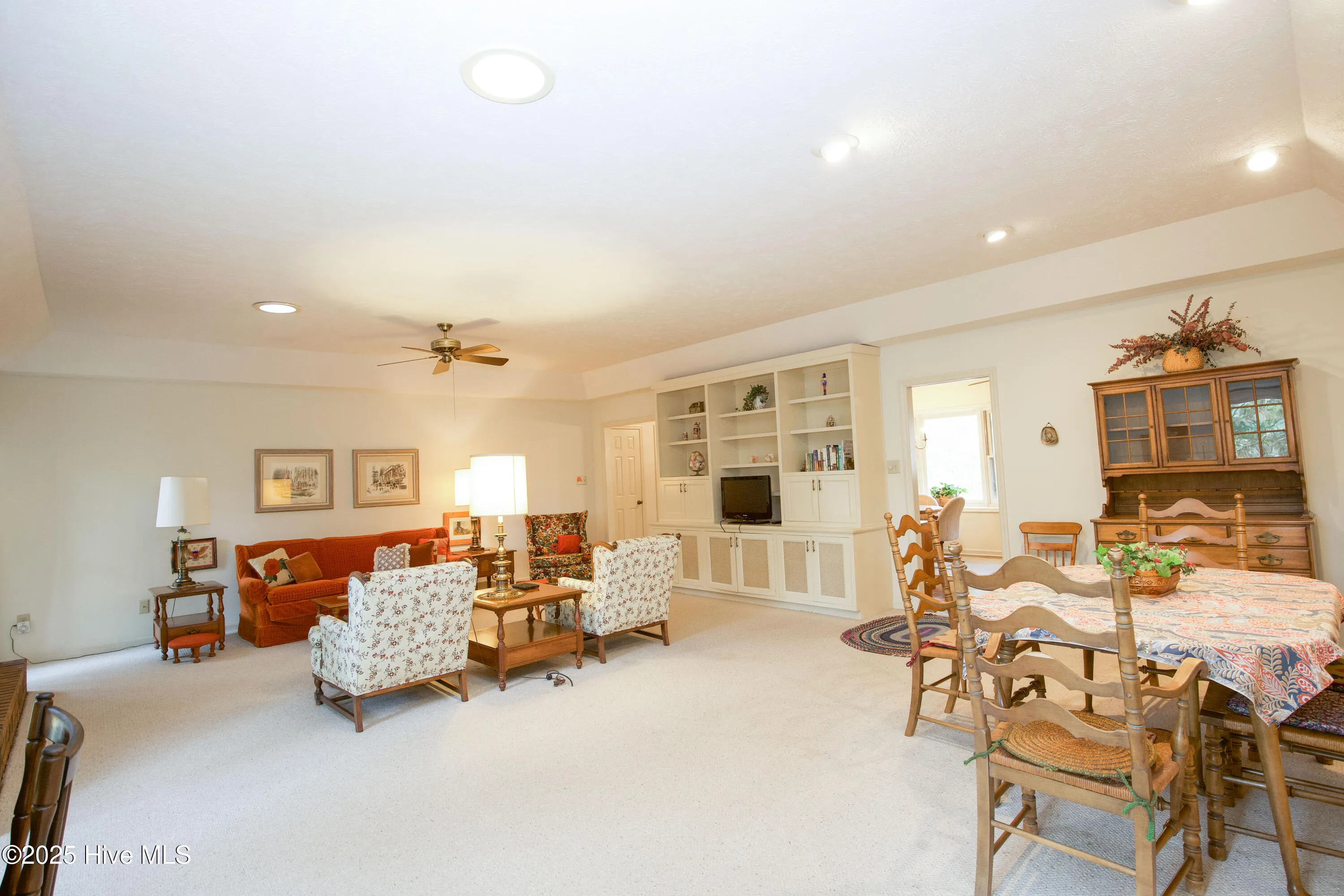 Southern Pines, North Carolina 28387, United States, 3 Bedrooms Bedrooms, ,3 BathroomsBathrooms,Residential,Pending,11552