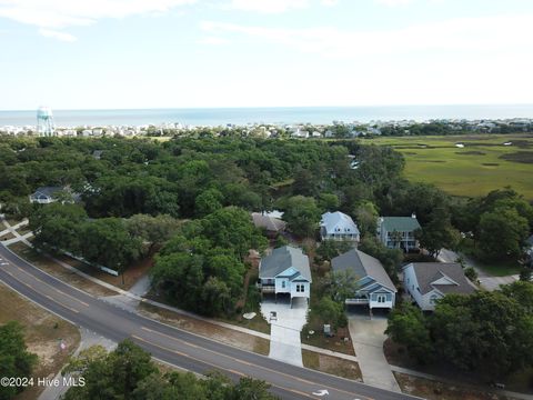 A home in Oak Island