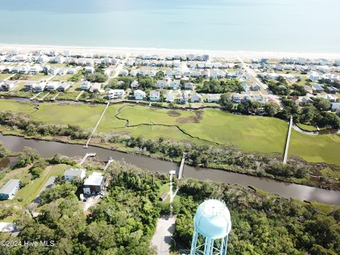 A home in Oak Island