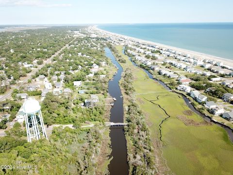 A home in Oak Island