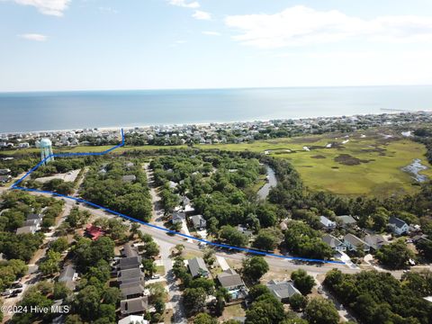 A home in Oak Island