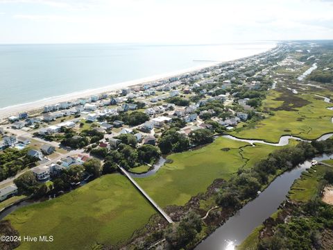 A home in Oak Island