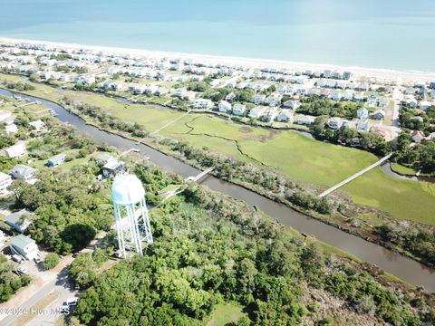 A home in Oak Island