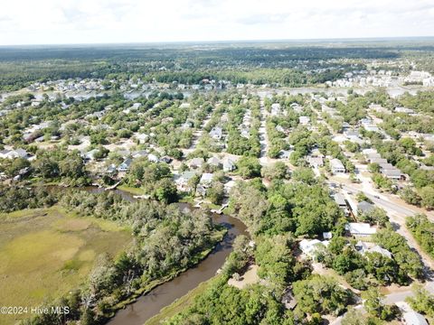 A home in Oak Island